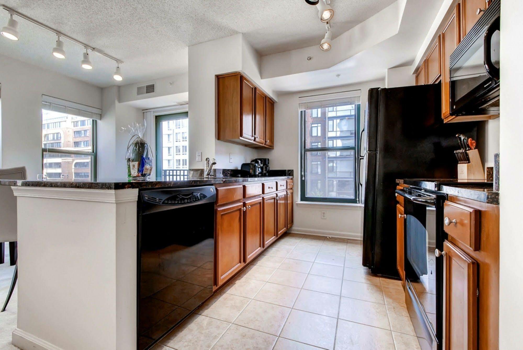 Global Luxury Suites At Thomas Circle Washington Exterior photo